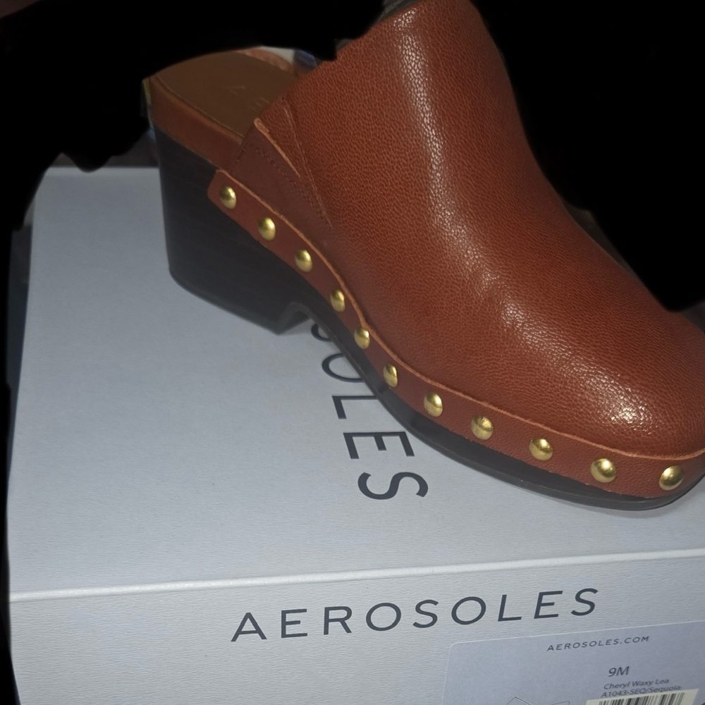 AEROSOLES Women's Tan Mules with Gold Studs